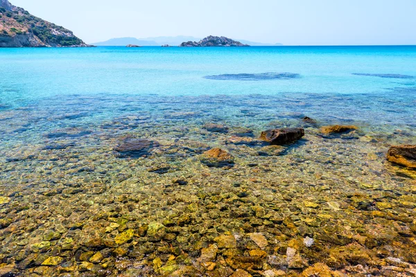 Crystal clear waters of the Aegean Sea — Stock Photo, Image