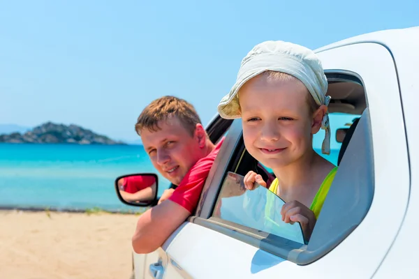 Little boy and his father in a car on the beach — Stock Photo, Image