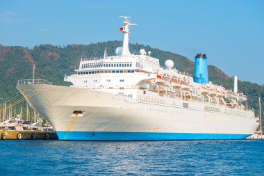 büyük yolcu gemisi Marmaris'te bağlantı noktası