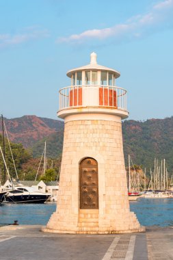 Marmaris limanında batımında feneri