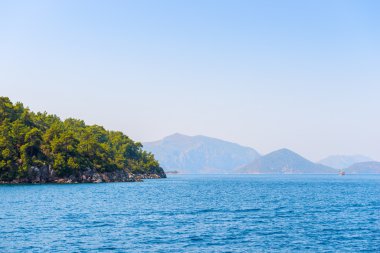 sabah dağ manzaralı güzel deniz manzarası