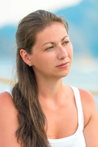 Thoughtful beautiful brunette near the sea — Stock Photo, Image