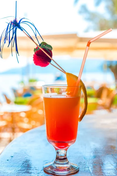Glass of delicious fruit cocktail closeup — Stock Photo, Image