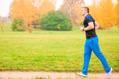 Sabah parkta koşu erkek atlet