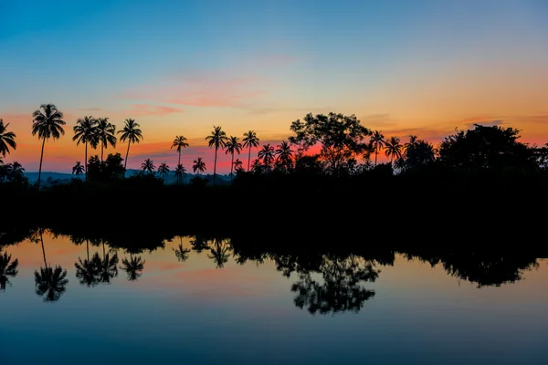 Прекрасний ранковий пейзаж в тропіках — стокове фото
