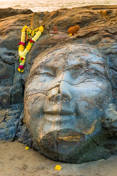 Záběr obličeje Shiva na pláži — Stock fotografie