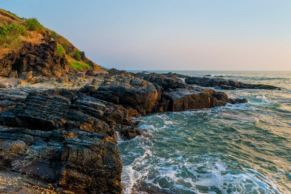 Beautiful surf at the rocks of the Indian Ocean — Stock Photo, Image