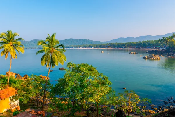 Blaue Lagune und die aufgehende Sonne in Goa — Stockfoto