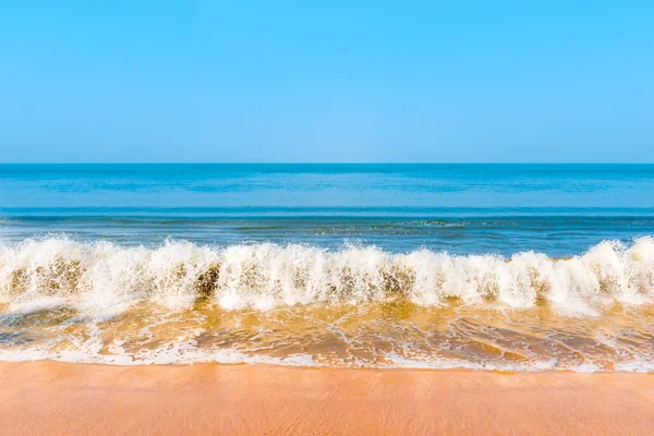 Krásné modré moře a vlny — Stock fotografie