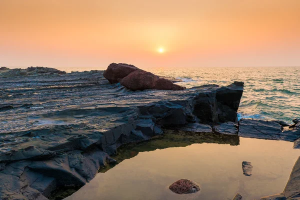 Hardened lava and ocean at sunset — Stock Photo, Image