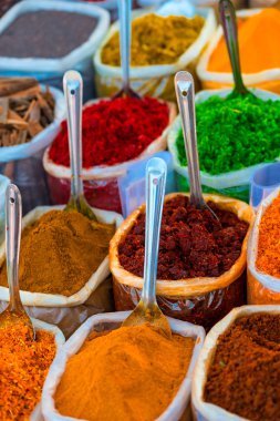 farklı baharatlar ile Oriental çarşı