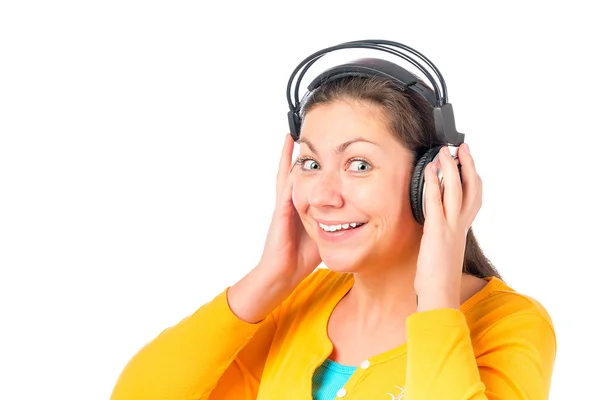 Jovem menina bonita ouvir música em um fundo branco — Fotografia de Stock