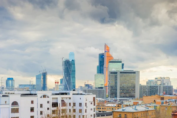 Immeubles de bureaux élevés dans la capitale de la Russie. Ville de Moscou — Photo