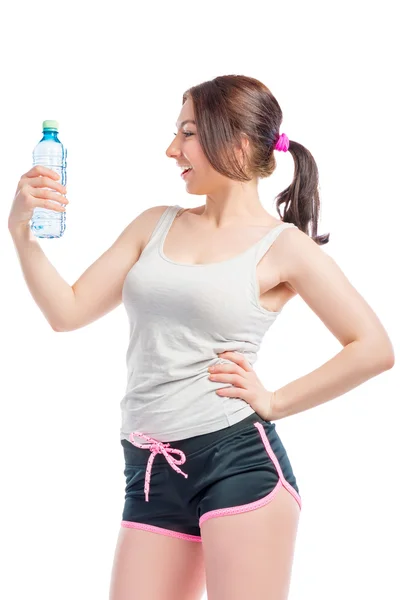 Mujer joven en pantalones cortos y una camiseta con una botella de agua —  Fotos de Stock