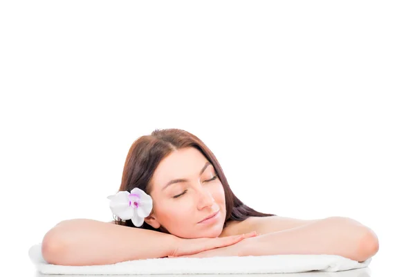 In slaap meisje op spa-behandelingen geïsoleerd — Stockfoto