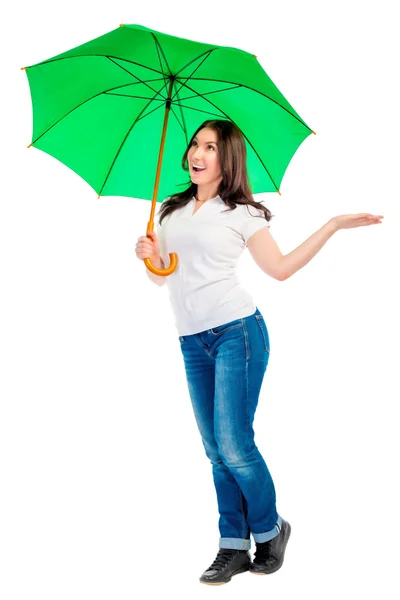 Kadın yeşil şemsiye ile yağmur olup olmadığını denetler — Stok fotoğraf