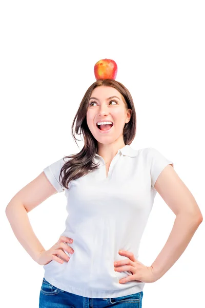 Chica con una manzana en la cabeza mirando a un lado — Foto de Stock