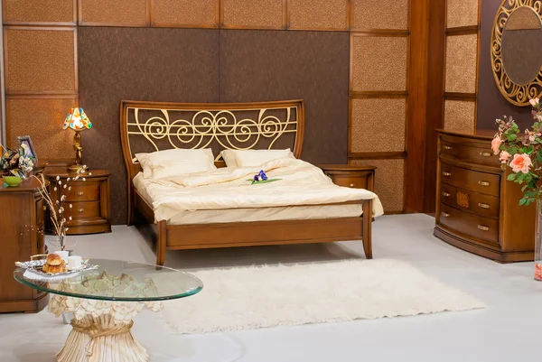 Schlafzimmer ohne ein Volk mit schönen Möbeln — Stockfoto