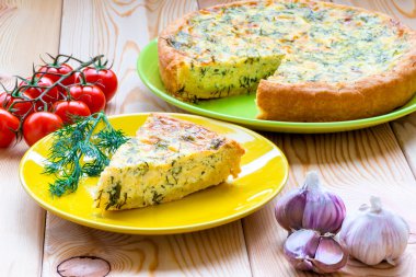 peynir pasta parlak renkli yemekleri masada