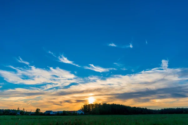 Beautiful sky at sunset over the village — Stock Photo, Image