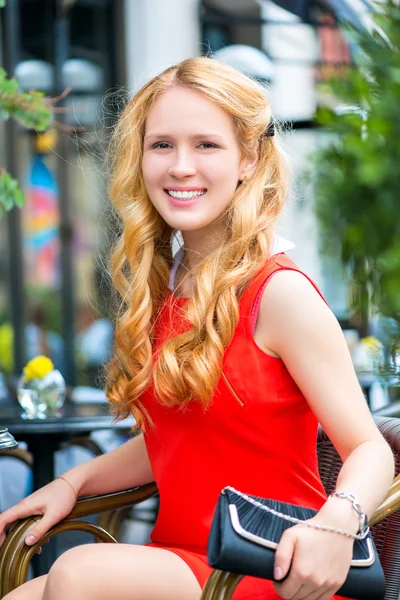 Portrait of a girl sitting at a table of summer cafe — Stock Photo, Image