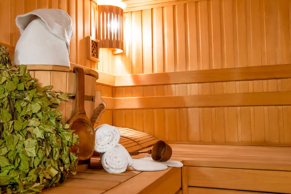Ramoscelli di betulla e altri accessori per la sauna — Foto Stock