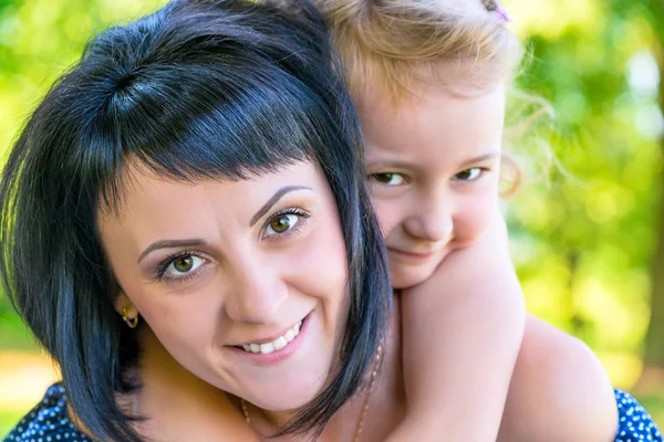 Portrait of a beautiful mother and daughter close-up — Stock Photo, Image