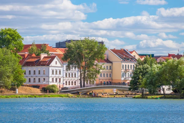 Beautiful landmark in the Minsk-home of the Upper Town, on the b — Stock Photo, Image