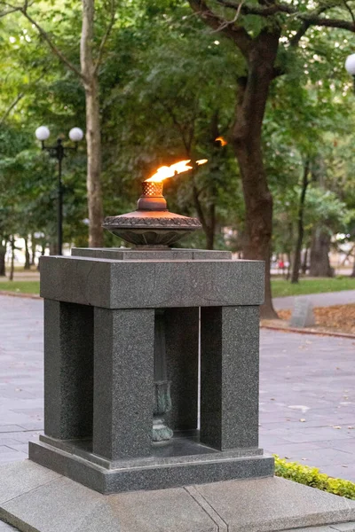 Novorossiysk Evening Eternal Flame Square Heroes Lamp Blurry Background — Stock Photo, Image