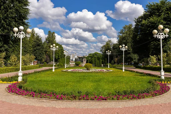Tver Região Tver Dia Verão Brilhante Jardim Cidade Nuvens Pitorescas — Fotografia de Stock