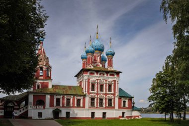 Çirkin. Yaroslavl bölgesi. Uglich Kremlin, Demetrius Kilisesi, 17. yüzyıl, güzel kilise, dünyanın en güzel 23 kilisesi.;
