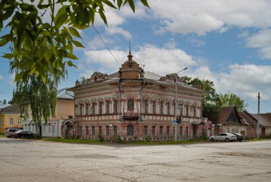 Çirkin. Yaroslavl bölgesi. Vinogradov Evi. Şehir planlama ve mimari abidesi. 19. yüzyıl. Yaz günü.