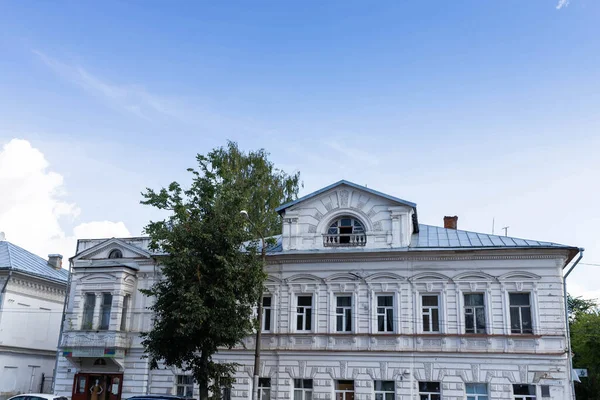 Kostroma Bâtiment Historique Sur Rue Tchaïkovski 19Ème Siècle Jour Été Images De Stock Libres De Droits