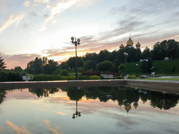 Heldere Zomerdag Strelka Van Yaroslavl Prachtige Landschapsarchitectuur Van Het Park — Stockfoto