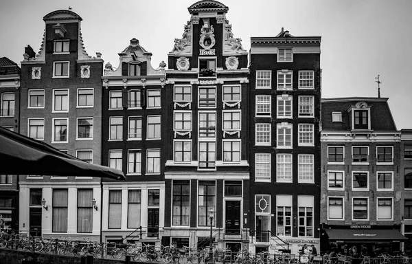 Amsterdam Hollandia 2021 Június Régi Holland Épületek Gyönyörű Homlokzatai Éttermek — Stock Fotó