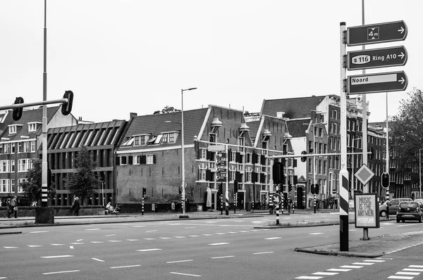 Amsterdam Nizozemsko Června2021 Krásné Fasády Starých Holandských Budov Restaurace Ulici — Stock fotografie