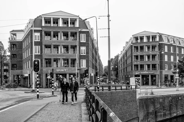 Amsterdam Países Bajos Junio 2021 Hermosas Fachadas Los Antiguos Edificios —  Fotos de Stock