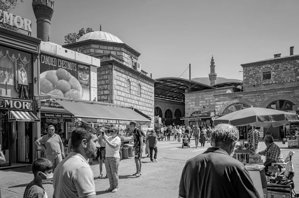 Bursa 土耳其 2021年8月15日 广场上有很多人 小商店和咖啡馆 — 图库照片