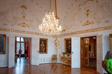 ACHEN, ALMANLIK. Ekim, 04, 2020. Belediyenin Beyaz Salon İç Görünümü