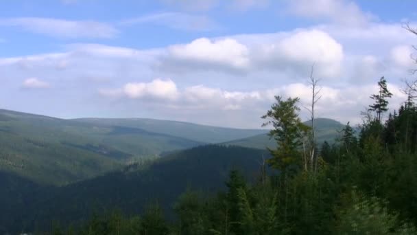 Berglandschaft in Harrachov. — Stockvideo