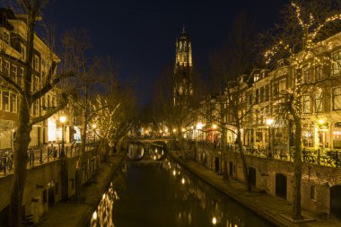 Utrecht gece Oude Gracht ve kilise