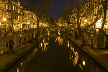 Utrecht gece Oude Gracht adlı