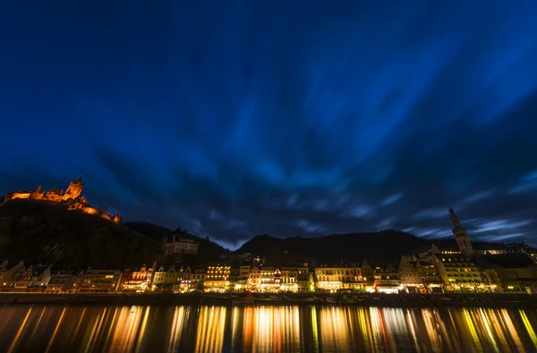 Uitzicht op Cochem met kasteel op de Mossele — Stockfoto