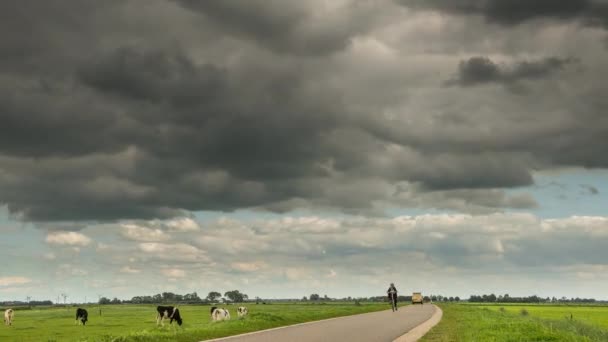 Проміжок часу хмар в Eemnes Polder — стокове відео