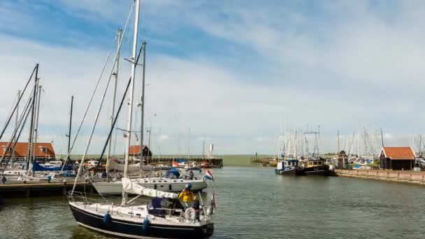 Time lapse of sail ships in Hindeloopen Harbor — Stock Video