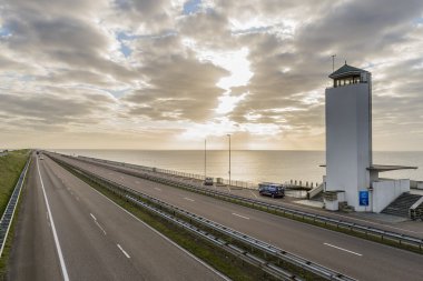 Gündoğumu ile Afsluitdijk