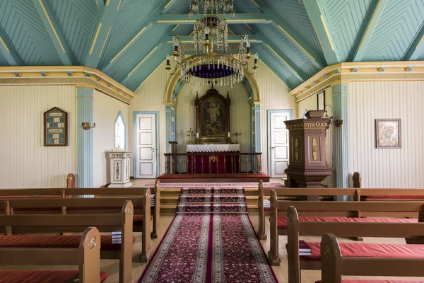 Innere Kirche mit Bänken in der Nähe von hvolsvollur — Stockfoto