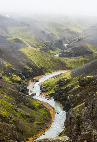 Fiume e montagne Kerlingarfjoll Islanda — Foto Stock