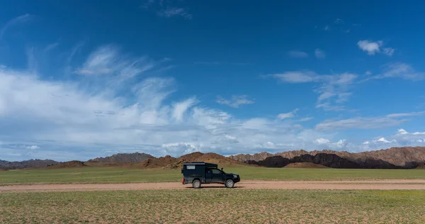 4X4 Αυτοκίνητο Εκτός Δρόμου Στις Μογγολικές Στέπες Και Βουνά Στη — Φωτογραφία Αρχείου