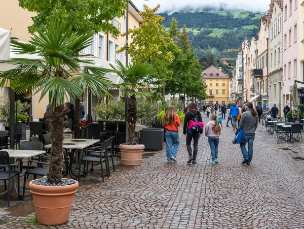 Bressanone Italia Ottobre 2020 Città Bressanone Con Terrazza Negozi Autunno — Foto Stock